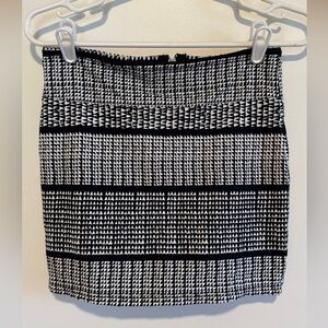 Black and White manaola Women's Skirt